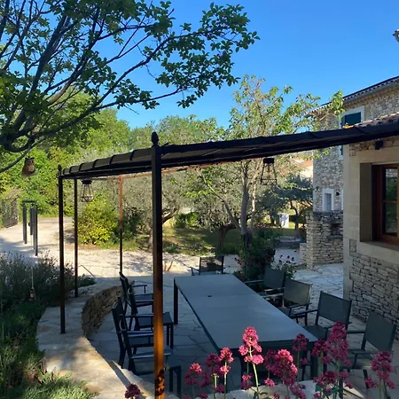 Maison De A Louer Dans Le Gard Provencal, Semaine De 7 Jours Minimum, Samedi Au Samedi, 10 Personnes, Du Colombier * Saint-Michel-d'Euzet
