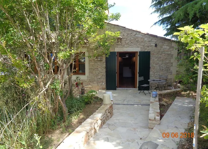 Maison De A Louer Dans Le Gard Provencal, Semaine De 7 Jours Minimum, Samedi Au Samedi, 10 Personnes, Du Colombier *