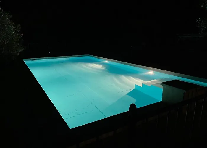 Maison De A Louer Dans Le Gard Provencal, Semaine De 7 Jours Minimum, Samedi Au Samedi, 10 Personnes, Du Colombier