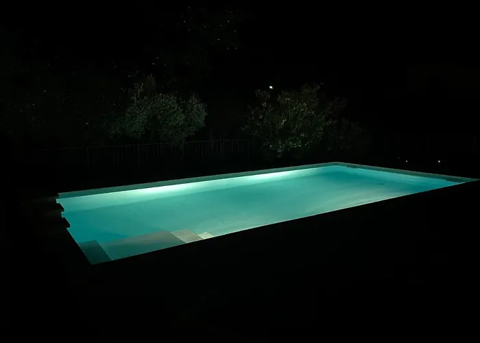 Maison De A Louer Dans Le Gard Provencal, Semaine De 7 Jours Minimum, Samedi Au Samedi, 10 Personnes, Du Colombier * Saint-Michel-d'Euzet