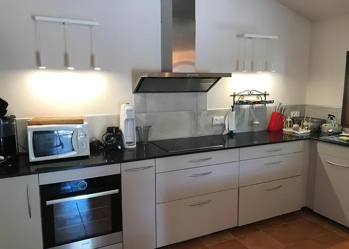 Maison De A Louer Dans Le Gard Provencal, Semaine De 7 Jours Minimum, Samedi Au Samedi, 10 Personnes, Du Colombier