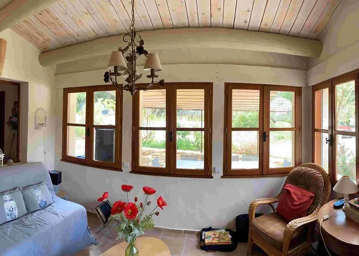 Maison De A Louer Dans Le Gard Provencal, Semaine De 7 Jours Minimum, Samedi Au Samedi, 10 Personnes, Du Colombier * Saint-Michel-d'Euzet