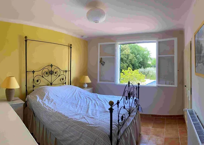 Maison De A Louer Dans Le Gard Provencal, Semaine De 7 Jours Minimum, Samedi Au Samedi, 10 Personnes, Du Colombier *