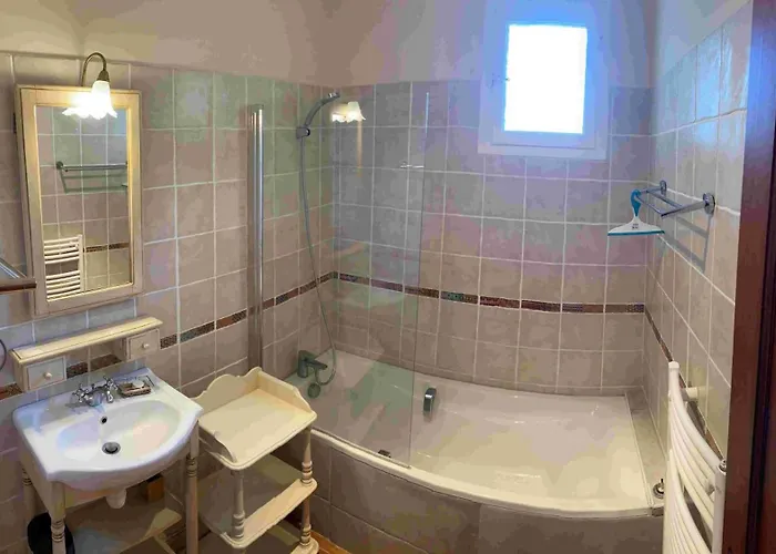 Maison De A Louer Dans Le Gard Provencal, Semaine De 7 Jours Minimum, Samedi Au Samedi, 10 Personnes, Du Colombier *