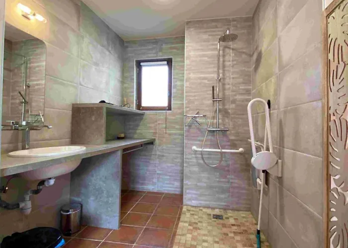 Tatil Evi Maison De A Louer Dans Le Gard Provencal, Semaine De 7 Jours Minimum, Samedi Au Samedi, 10 Personnes, Du Colombier Saint-Michel-d'Euzet