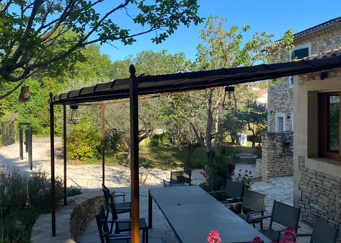 Maison De A Louer Dans Le Gard Provencal, Semaine De 7 Jours Minimum, Samedi Au Samedi, 10 Personnes, Du Colombier * Saint-Michel-d'Euzet